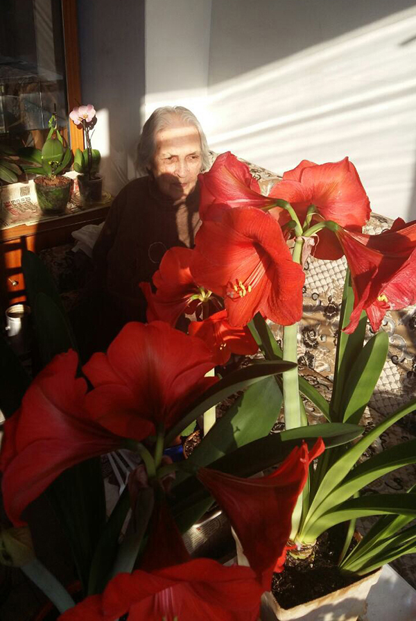 Ep009_FlowerRoom-600px