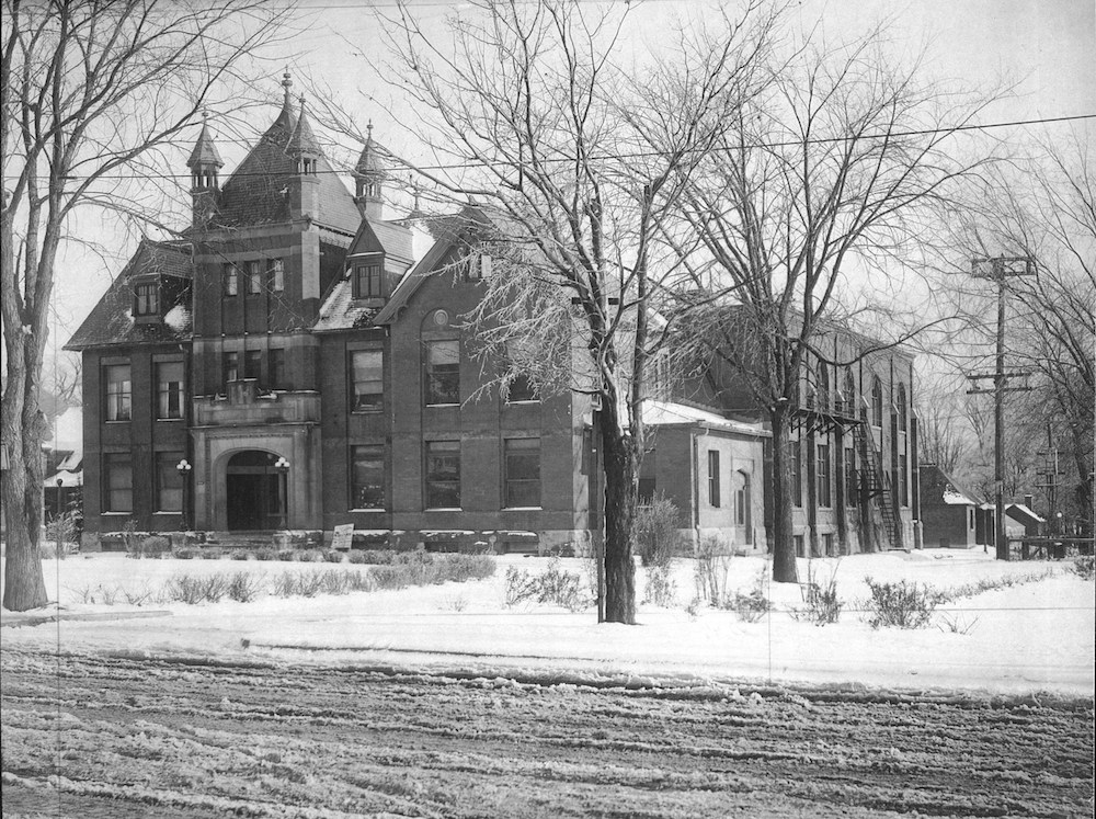 Ep011_montreal-Victoria-Hall-restored